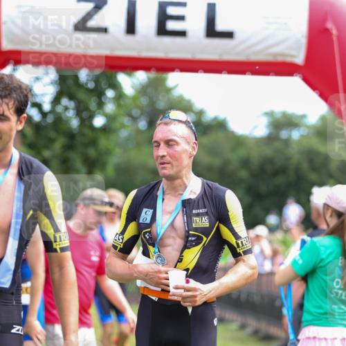 21.06.2026 - 29. Vierlanden-Triathlon Andreas Tolksdorf http://msf.ph/oto/9919679 21.06.2026 12:54:54 Ziel 908 meine-sportfotos.de