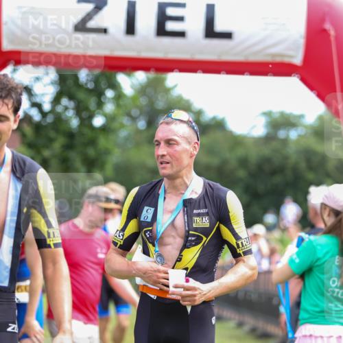 21.06.2026 - 29. Vierlanden-Triathlon Andreas Tolksdorf http://msf.ph/oto/9919680 21.06.2026 12:54:54 Ziel 908 meine-sportfotos.de
