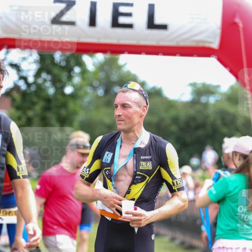 21.06.2026 - 29. Vierlanden-Triathlon Andreas Tolksdorf http://msf.ph/oto/9919682 21.06.2026 12:54:54 Ziel 908 meine-sportfotos.de