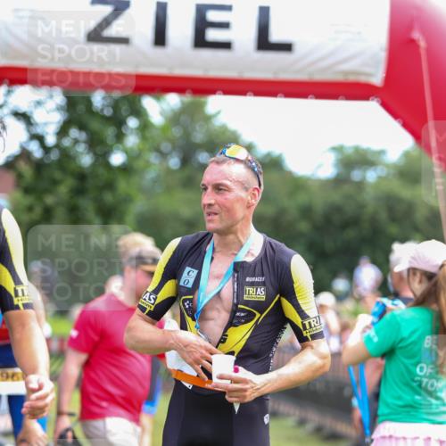 21.06.2026 - 29. Vierlanden-Triathlon Andreas Tolksdorf http://msf.ph/oto/9919683 21.06.2026 12:54:54 Ziel 908 meine-sportfotos.de