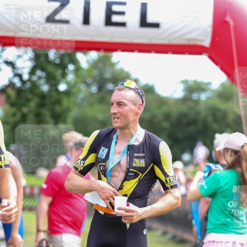 21.06.2026 - 29. Vierlanden-Triathlon Andreas Tolksdorf http://msf.ph/oto/9919684 21.06.2026 12:54:54 Ziel 908 meine-sportfotos.de