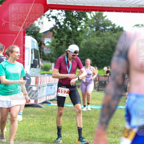 21.06.2026 - 29. Vierlanden-Triathlon Andreas Tolksdorf http://msf.ph/oto/9919714 21.06.2026 12:55:28 Ziel 296 meine-sportfotos.de