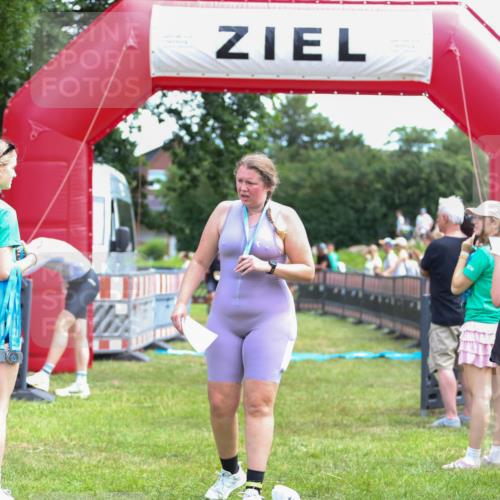 21.06.2026 - 29. Vierlanden-Triathlon Andreas Tolksdorf http://msf.ph/oto/9919727 21.06.2026 12:55:40 Ziel 939, 969 meine-sportfotos.de