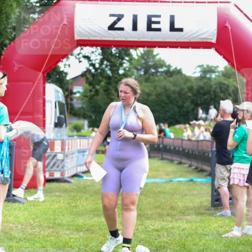 21.06.2026 - 29. Vierlanden-Triathlon Andreas Tolksdorf http://msf.ph/oto/9919728 21.06.2026 12:55:40 Ziel 939, 969 meine-sportfotos.de