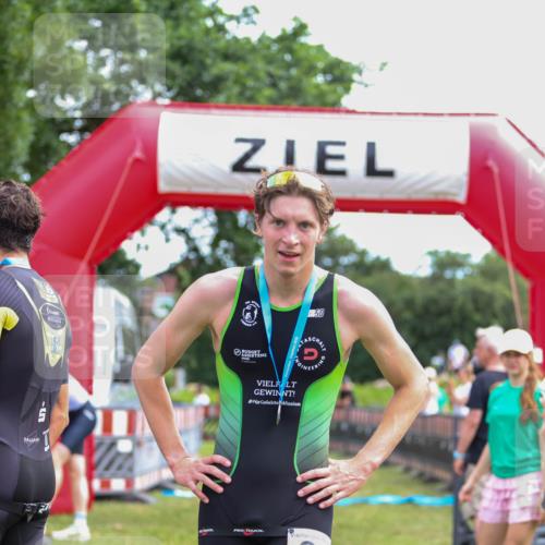 21.06.2026 - 29. Vierlanden-Triathlon Andreas Tolksdorf http://msf.ph/oto/9919735 21.06.2026 12:55:51 Ziel 818, 928 meine-sportfotos.de