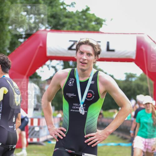21.06.2026 - 29. Vierlanden-Triathlon Andreas Tolksdorf http://msf.ph/oto/9919739 21.06.2026 12:55:52 Ziel 818, 928 meine-sportfotos.de