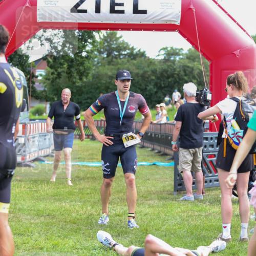 21.06.2026 - 29. Vierlanden-Triathlon Andreas Tolksdorf http://msf.ph/oto/9919741 21.06.2026 12:55:55 Ziel 818, 928 meine-sportfotos.de