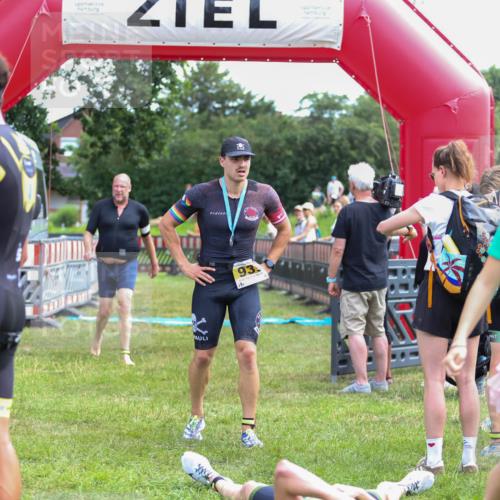 21.06.2026 - 29. Vierlanden-Triathlon Andreas Tolksdorf http://msf.ph/oto/9919742 21.06.2026 12:55:55 Ziel 818, 928 meine-sportfotos.de