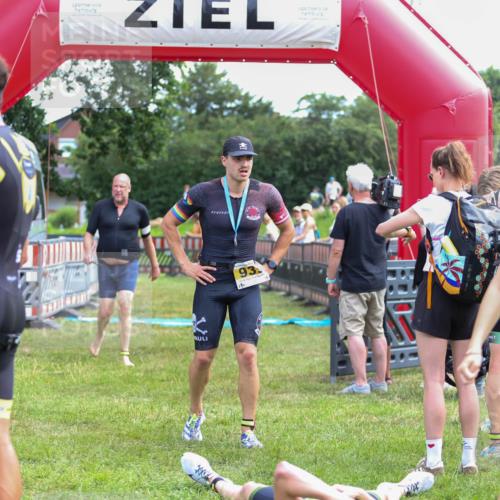 21.06.2026 - 29. Vierlanden-Triathlon Andreas Tolksdorf http://msf.ph/oto/9919743 21.06.2026 12:55:55 Ziel 818, 928 meine-sportfotos.de