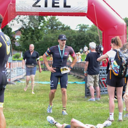 21.06.2026 - 29. Vierlanden-Triathlon Andreas Tolksdorf http://msf.ph/oto/9919744 21.06.2026 12:55:55 Ziel 818, 928 meine-sportfotos.de