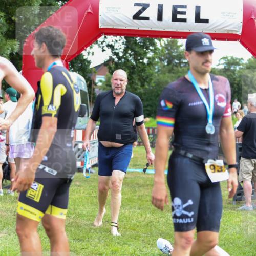 21.06.2026 - 29. Vierlanden-Triathlon Andreas Tolksdorf http://msf.ph/oto/9919748 21.06.2026 12:55:59 Ziel 928 meine-sportfotos.de