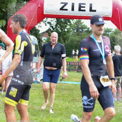 21.06.2026 - 29. Vierlanden-Triathlon Andreas Tolksdorf http://msf.ph/oto/9919750 21.06.2026 12:56:00 Ziel 928 meine-sportfotos.de