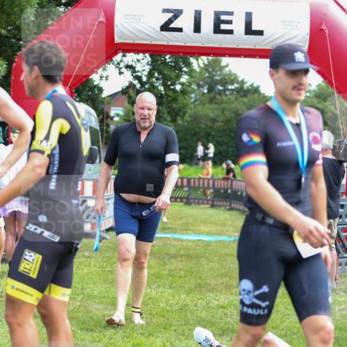 21.06.2026 - 29. Vierlanden-Triathlon Andreas Tolksdorf http://msf.ph/oto/9919752 21.06.2026 12:56:00 Ziel 928 meine-sportfotos.de