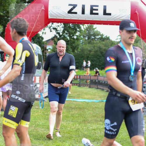 21.06.2026 - 29. Vierlanden-Triathlon Andreas Tolksdorf http://msf.ph/oto/9919753 21.06.2026 12:56:00 Ziel 928 meine-sportfotos.de