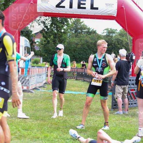 21.06.2026 - 29. Vierlanden-Triathlon Andreas Tolksdorf http://msf.ph/oto/9919755 21.06.2026 12:56:05 Ziel 928 meine-sportfotos.de