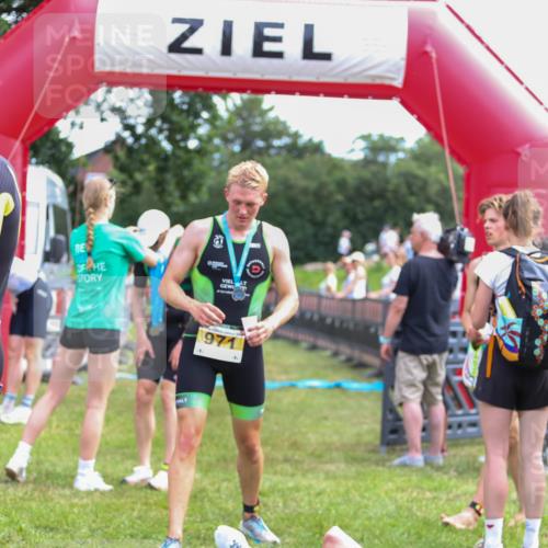 21.06.2026 - 29. Vierlanden-Triathlon Andreas Tolksdorf http://msf.ph/oto/9919763 21.06.2026 12:56:07 Ziel  meine-sportfotos.de