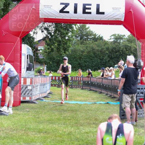 21.06.2026 - 29. Vierlanden-Triathlon Andreas Tolksdorf http://msf.ph/oto/9919764 21.06.2026 12:56:33 Ziel 940, 952, 968 meine-sportfotos.de
