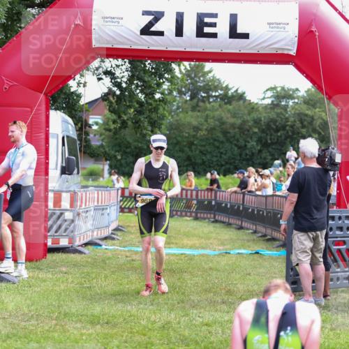 21.06.2026 - 29. Vierlanden-Triathlon Andreas Tolksdorf http://msf.ph/oto/9919768 21.06.2026 12:56:34 Ziel 940, 952, 968 meine-sportfotos.de