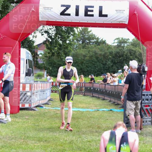21.06.2026 - 29. Vierlanden-Triathlon Andreas Tolksdorf http://msf.ph/oto/9919770 21.06.2026 12:56:34 Ziel 940, 952, 968 meine-sportfotos.de