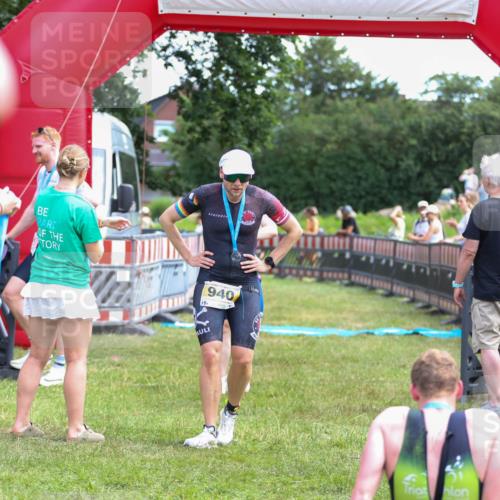 21.06.2026 - 29. Vierlanden-Triathlon Andreas Tolksdorf http://msf.ph/oto/9919777 21.06.2026 12:56:46 Ziel 165, 952 meine-sportfotos.de