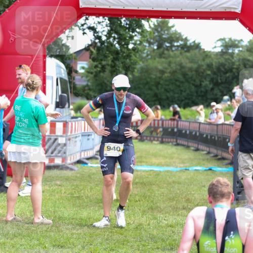 21.06.2026 - 29. Vierlanden-Triathlon Andreas Tolksdorf http://msf.ph/oto/9919778 21.06.2026 12:56:46 Ziel 165, 952 meine-sportfotos.de
