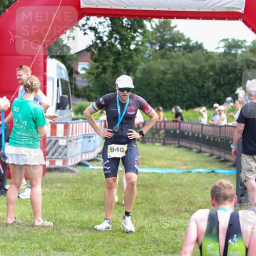 21.06.2026 - 29. Vierlanden-Triathlon Andreas Tolksdorf http://msf.ph/oto/9919779 21.06.2026 12:56:46 Ziel 165, 952 meine-sportfotos.de