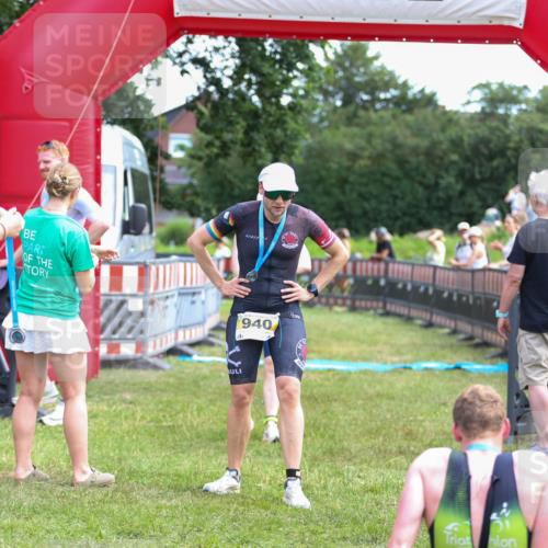 21.06.2026 - 29. Vierlanden-Triathlon Andreas Tolksdorf http://msf.ph/oto/9919780 21.06.2026 12:56:46 Ziel 165, 952 meine-sportfotos.de