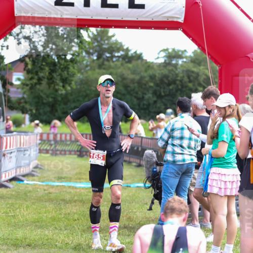 21.06.2026 - 29. Vierlanden-Triathlon Andreas Tolksdorf http://msf.ph/oto/9919789 21.06.2026 12:57:02 Ziel 949, 953, 965 meine-sportfotos.de