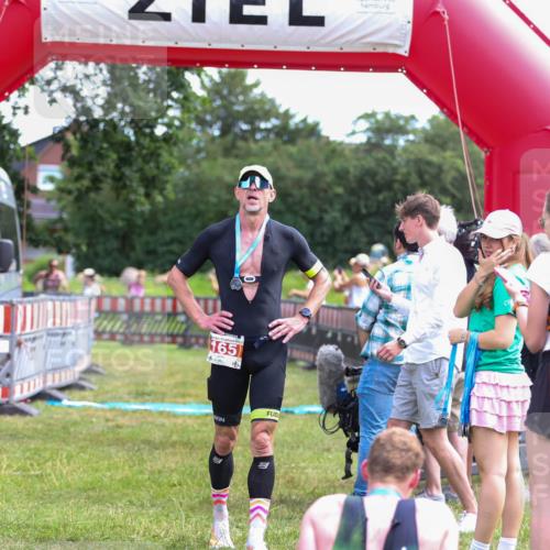 21.06.2026 - 29. Vierlanden-Triathlon Andreas Tolksdorf http://msf.ph/oto/9919796 21.06.2026 12:57:02 Ziel 949, 953, 965 meine-sportfotos.de