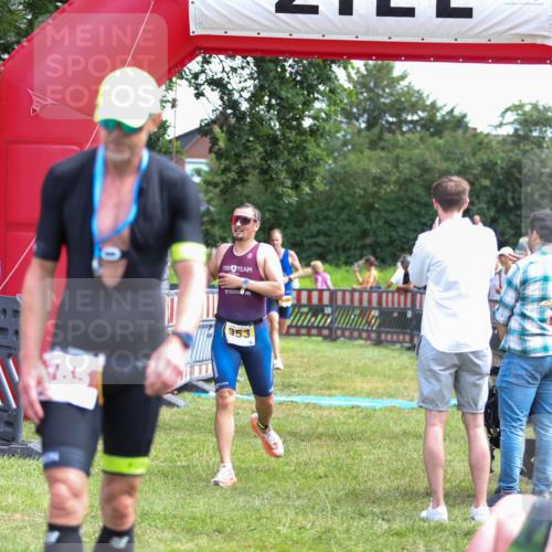 21.06.2026 - 29. Vierlanden-Triathlon Andreas Tolksdorf http://msf.ph/oto/9919799 21.06.2026 12:57:08 Ziel 14, 925, 929, 949, 953, 965, 980 meine-sportfotos.de
