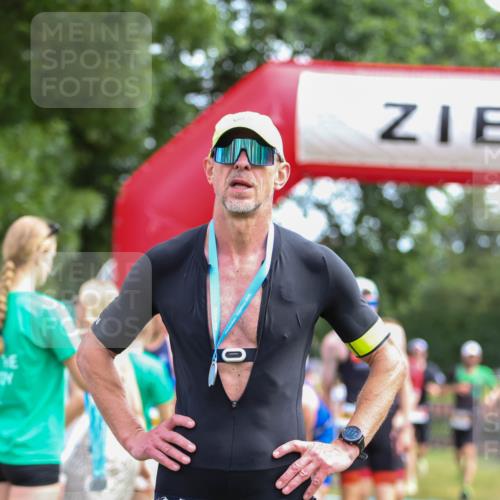 21.06.2026 - 29. Vierlanden-Triathlon Andreas Tolksdorf http://msf.ph/oto/9919806 21.06.2026 12:57:18 Ziel 14, 721, 925, 929, 973, 980 meine-sportfotos.de