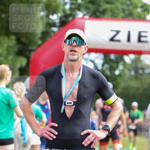 21.06.2026 - 29. Vierlanden-Triathlon Andreas Tolksdorf http://msf.ph/oto/9919810 21.06.2026 12:57:18 Ziel 14, 721, 925, 929, 973, 980 meine-sportfotos.de