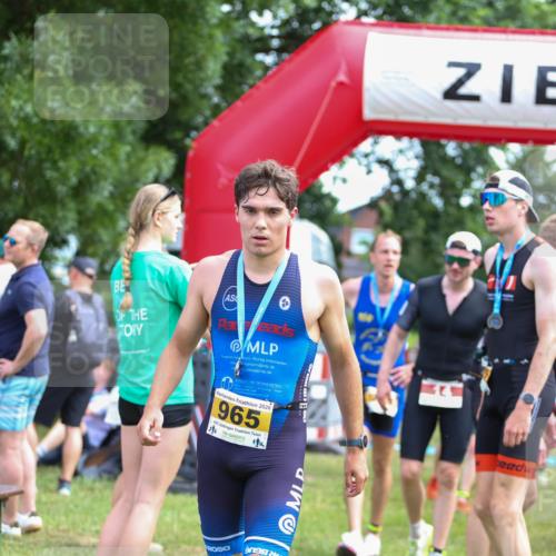 21.06.2026 - 29. Vierlanden-Triathlon Andreas Tolksdorf http://msf.ph/oto/9919811 21.06.2026 12:57:24 Ziel 88, 721, 973 meine-sportfotos.de