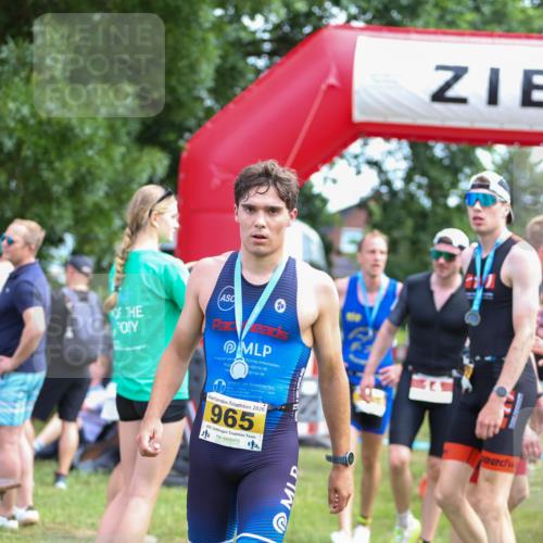 21.06.2026 - 29. Vierlanden-Triathlon Andreas Tolksdorf http://msf.ph/oto/9919813 21.06.2026 12:57:24 Ziel 88, 721, 973 meine-sportfotos.de