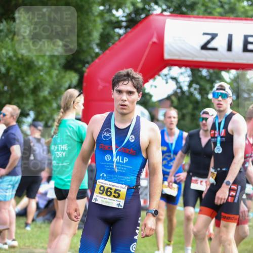 21.06.2026 - 29. Vierlanden-Triathlon Andreas Tolksdorf http://msf.ph/oto/9919815 21.06.2026 12:57:24 Ziel 88, 721, 973 meine-sportfotos.de