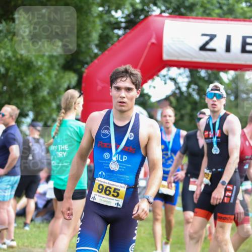 21.06.2026 - 29. Vierlanden-Triathlon Andreas Tolksdorf http://msf.ph/oto/9919816 21.06.2026 12:57:24 Ziel 88, 721, 973 meine-sportfotos.de