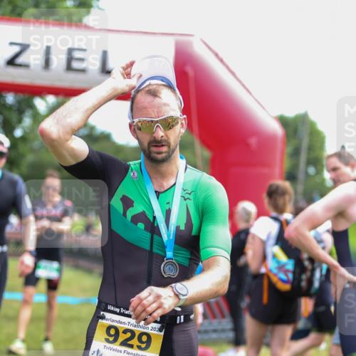 21.06.2026 - 29. Vierlanden-Triathlon Andreas Tolksdorf http://msf.ph/oto/9919821 21.06.2026 12:57:27 Ziel 88, 721, 973 meine-sportfotos.de