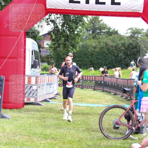 21.06.2026 - 29. Vierlanden-Triathlon Andreas Tolksdorf http://msf.ph/oto/9919828 21.06.2026 12:57:47 Ziel 78, 106, 706, 945 meine-sportfotos.de