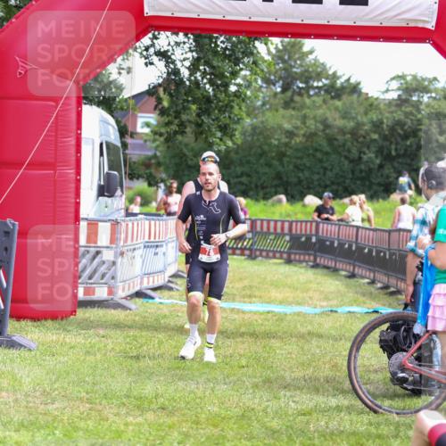 21.06.2026 - 29. Vierlanden-Triathlon Andreas Tolksdorf http://msf.ph/oto/9919833 21.06.2026 12:57:47 Ziel 78, 106, 706, 945 meine-sportfotos.de