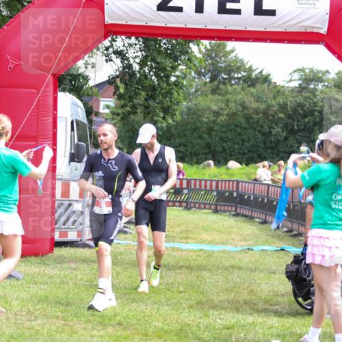 21.06.2026 - 29. Vierlanden-Triathlon Andreas Tolksdorf http://msf.ph/oto/9919836 21.06.2026 12:57:49 Ziel 78, 106, 706, 945 meine-sportfotos.de