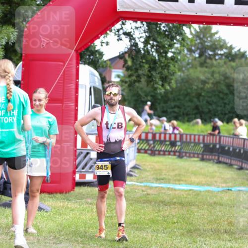 21.06.2026 - 29. Vierlanden-Triathlon Andreas Tolksdorf http://msf.ph/oto/9919841 21.06.2026 12:58:03 Ziel  meine-sportfotos.de