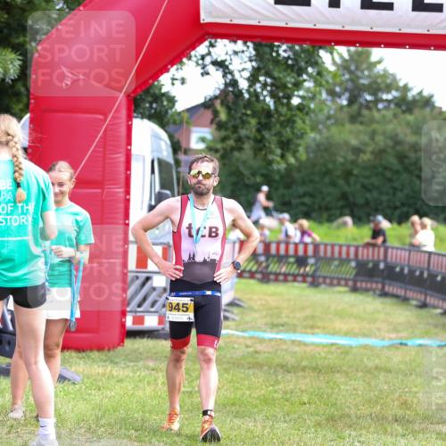 21.06.2026 - 29. Vierlanden-Triathlon Andreas Tolksdorf http://msf.ph/oto/9919844 21.06.2026 12:58:03 Ziel  meine-sportfotos.de