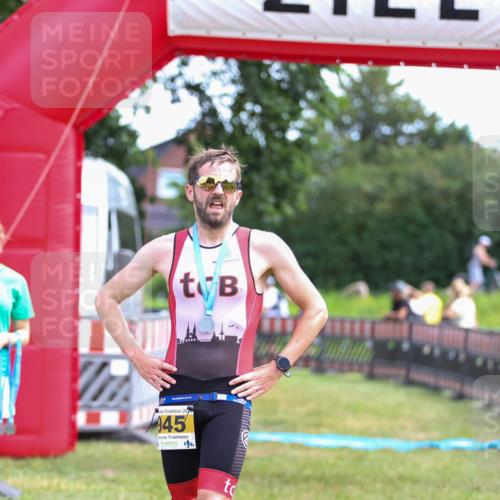 21.06.2026 - 29. Vierlanden-Triathlon Andreas Tolksdorf http://msf.ph/oto/9919846 21.06.2026 12:58:07 Ziel  meine-sportfotos.de