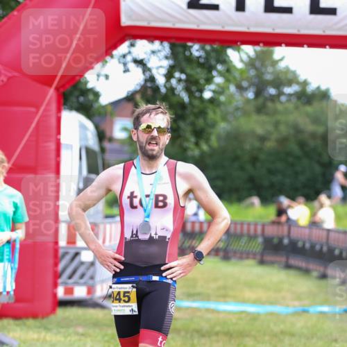 21.06.2026 - 29. Vierlanden-Triathlon Andreas Tolksdorf http://msf.ph/oto/9919847 21.06.2026 12:58:07 Ziel  meine-sportfotos.de