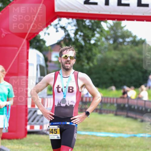 21.06.2026 - 29. Vierlanden-Triathlon Andreas Tolksdorf http://msf.ph/oto/9919848 21.06.2026 12:58:07 Ziel  meine-sportfotos.de