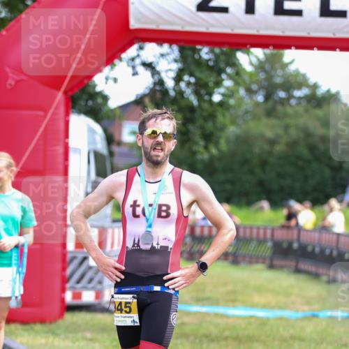 21.06.2026 - 29. Vierlanden-Triathlon Andreas Tolksdorf http://msf.ph/oto/9919849 21.06.2026 12:58:08 Ziel  meine-sportfotos.de