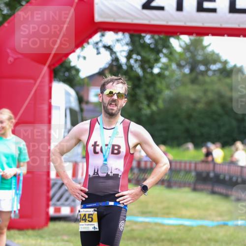 21.06.2026 - 29. Vierlanden-Triathlon Andreas Tolksdorf http://msf.ph/oto/9919851 21.06.2026 12:58:08 Ziel  meine-sportfotos.de