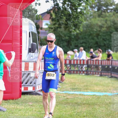 21.06.2026 - 29. Vierlanden-Triathlon Andreas Tolksdorf http://msf.ph/oto/9919862 21.06.2026 12:58:34 Ziel 932 meine-sportfotos.de