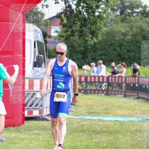 21.06.2026 - 29. Vierlanden-Triathlon Andreas Tolksdorf http://msf.ph/oto/9919863 21.06.2026 12:58:34 Ziel 932 meine-sportfotos.de