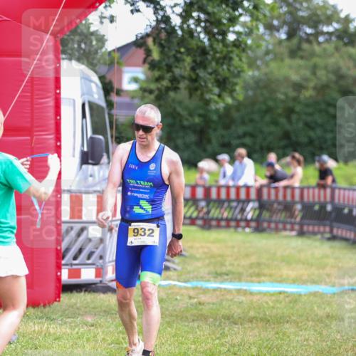 21.06.2026 - 29. Vierlanden-Triathlon Andreas Tolksdorf http://msf.ph/oto/9919864 21.06.2026 12:58:34 Ziel 932 meine-sportfotos.de